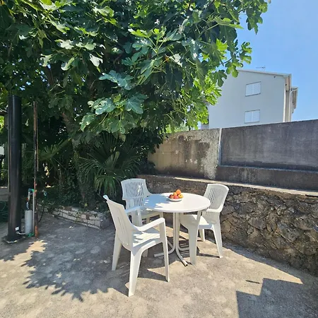 Buza Mit Eigenem Balkon By Interhome شقة